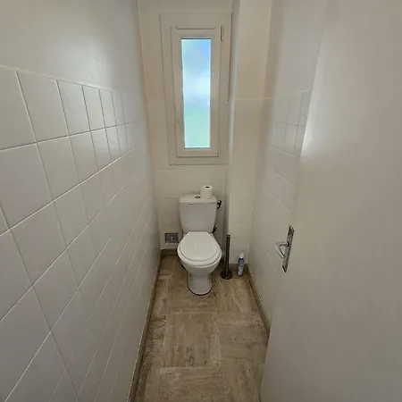 Bel Appartement, 6 Couchages, Wifi, Climatise, Parking, 10 Minutes A Pied De La *