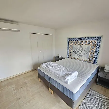 Bel Appartement, 6 Couchages, Wifi, Climatise, Parking, 10 Minutes A Pied De La