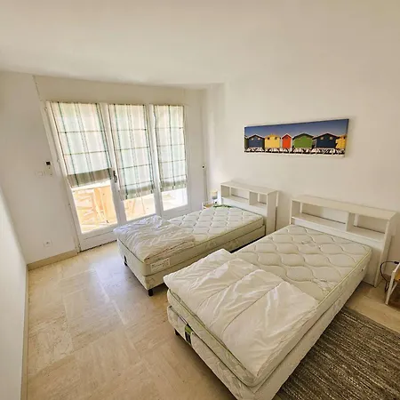 Bel Appartement, 6 Couchages, Wifi, Climatise, Parking, 10 Minutes A Pied De La