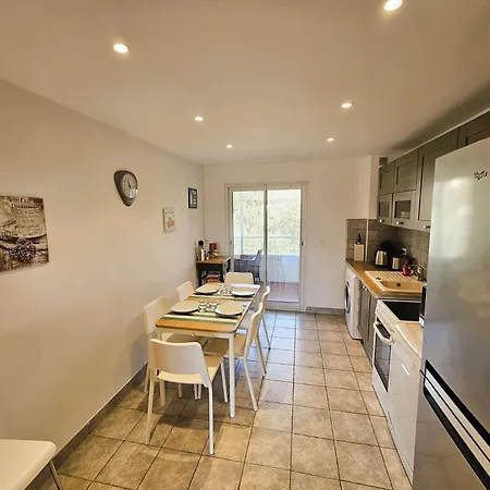 Appartement Bel Appartement, 6 Couchages, Wifi, Climatise, Parking, 10 Minutes A Pied De La