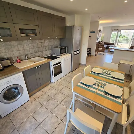 Bel Appartement, 6 Couchages, Wifi, Climatise, Parking, 10 Minutes A Pied De La Daire *