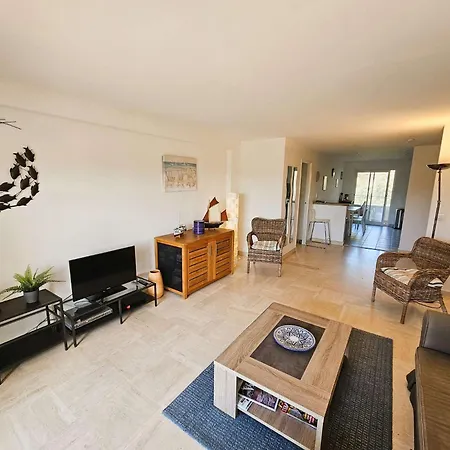 Appartement Bel Appartement, 6 Couchages, Wifi, Climatise, Parking, 10 Minutes A Pied De La *